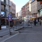 El carrer Major del Pas de la Casa amb menys afluència de gent.