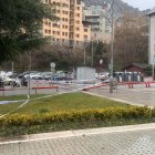 La tanca de protecció trencada.