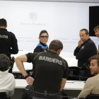 Agents de la policia i dels banders.