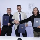 David Forné ha signat l'acord amb els representants dels taxistes