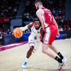 Shannon Evans lluita amb Miguel González, del Casademont Saragossa