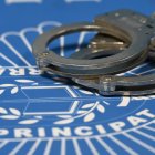 Unes esposes de la policia