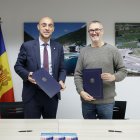 Jordi Puy amb un representat d'una empresa que s'ha afegit a la xarxa inclusiva.