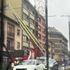 Intervenció dels bombers a l’avinguda Tarragona.