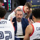 Joan Plaza, durant un temps mort a Vitòria.