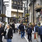 Turistes a l’avinguda Meritxell.