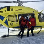 Imatge d'arxiu d'un helicòpter amb efectius dels bombers