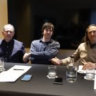 El president de l'ATA, Víctor Ambor a l'esquerra, junt amb ... i a la dreta Armand Godoy, president de l'ATI