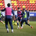 Entrenament dels tricolors al Nou Estadi de la FAF d’Encamp.