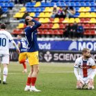 Lautaro es lamenta d’una ocasió davant l’Osca.