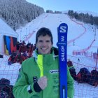 Roger Puig celebrant la vuitena posició a Meribel, a França.