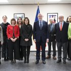 La ministra d'Afers Exteriors, al centre, juntament amb el conseller d'Unió Europea i acció exterior de la Generalitat de Catalunya, Jaume Duch,  durant la reunió de treball a la seu del Govern d'Andorra