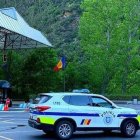 La policia a la frontera del riu Runer.
