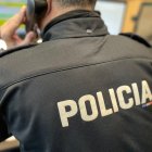 Un agent de la policia.