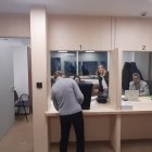 Les meses de votació al consolat.