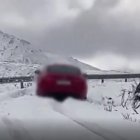 La Guàrdia Civil rescata tres persones atrapades per la neu en un Jaguar al port d’Honduras