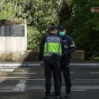 Un agent andorrà i un policia espanyol.