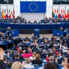 Votacions a mans alçada al Parlament Europeu.