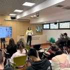 La doctora Cristina Royo-Cebrecos defensant l'estudi.