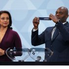 Mbo Mpenza extreu la bola d’Andorra al sorteig d’ahir.