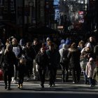 Vianants a l'avinguda Meritxell d'Andorra la Vella.