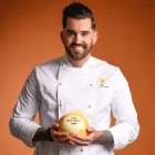 El xef Jordi Grau amb el Sol Guía Repsol.