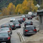 Una cua de cotxes intenta entrar al Principat per la frontera hispanoandorrana