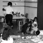 Alumnes al taller de pintura de l’escola d’art.