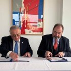 El ministre de Salut en funcions, Albert Font,amb el seu homòleg francès, el ministre de Salut i Prevenció François Braun durant la signatura de l'acord.SFGA