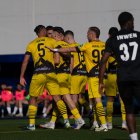 Els jugadors de l’UE celebren un gol.