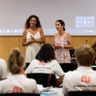 La cònsol menor, Olalla Losada, i la consellera Maria Nazzaro.