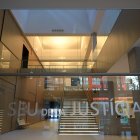 Entrada de la seu de la Justícia.