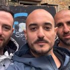 Els tres turistes d’Israel que van denunciar els fets.