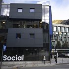 La façana de les noves dependències del departament de Social, situat a la plaça Lídia Armengol.