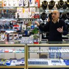 Un dels comerciants del Pas consultats.