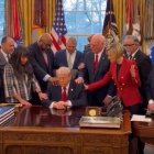 Pastors evangèlics es reuneixen i resen per trump a la Casa Blanca