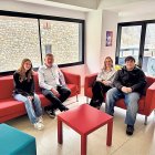 Alumnes, director del Centre i professora.