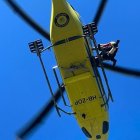 L’helicòpter dels bombers en un altre rescat.