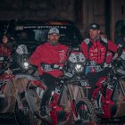 Cristian España, a l’esquerra, abans de la prova.