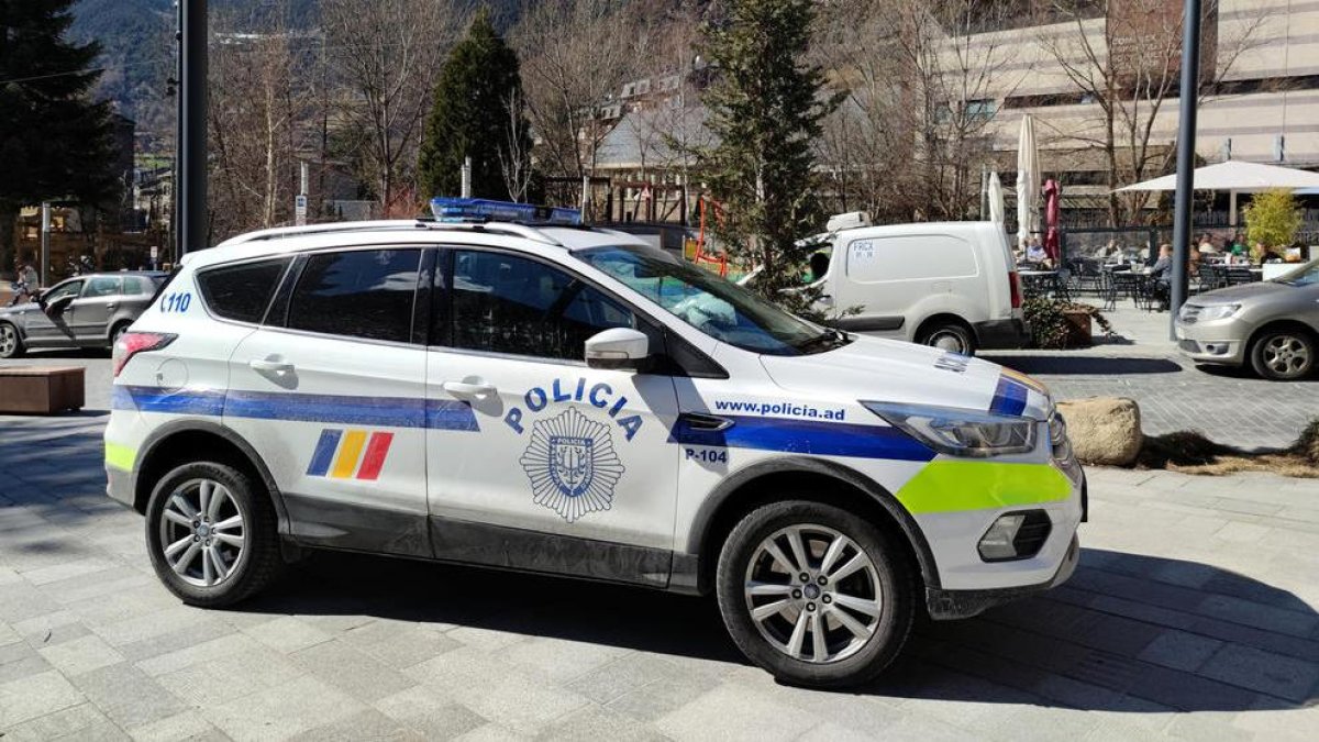 Un vehicle de policia a Encamp-