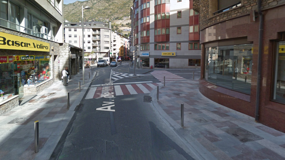 L'avinguda de les Escoles amb el carrer Santa Anna