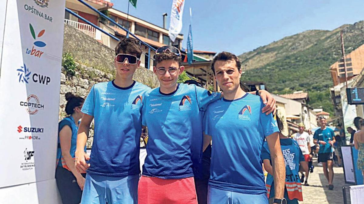 L’equip nacional júnior present a Montenegro.