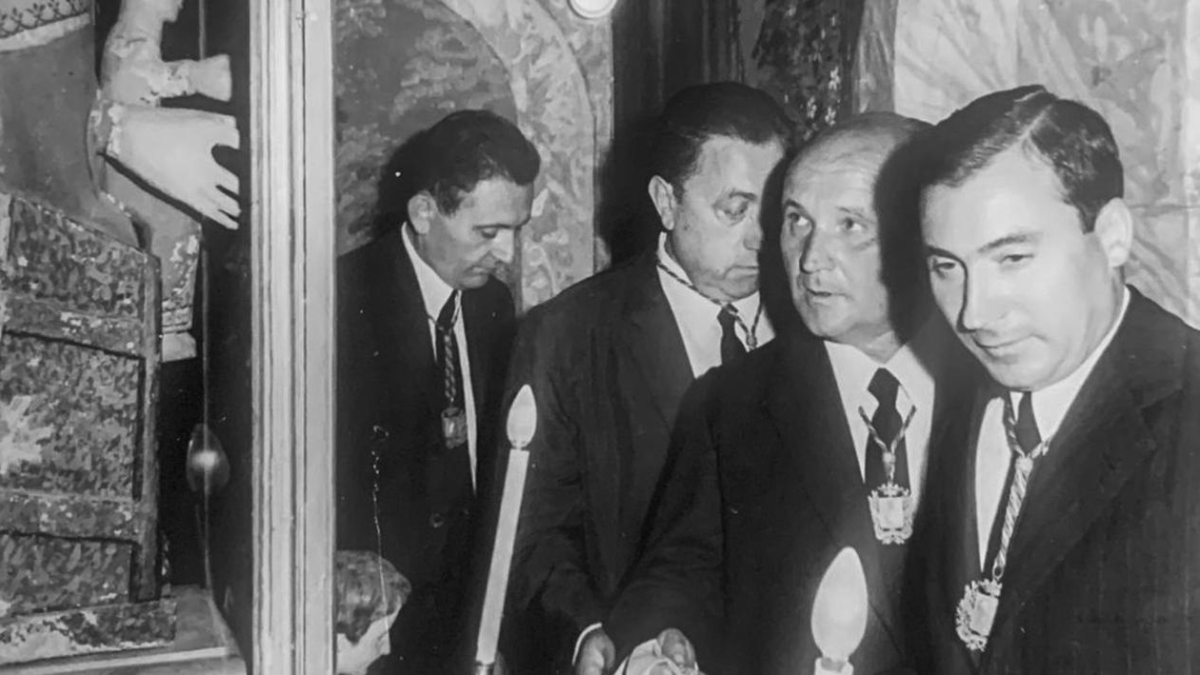 Pere Rossa, a la dreta