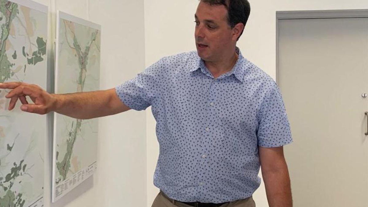 El cònsol menor, Eduard Betriu, explicant els detalls del nou POUP.