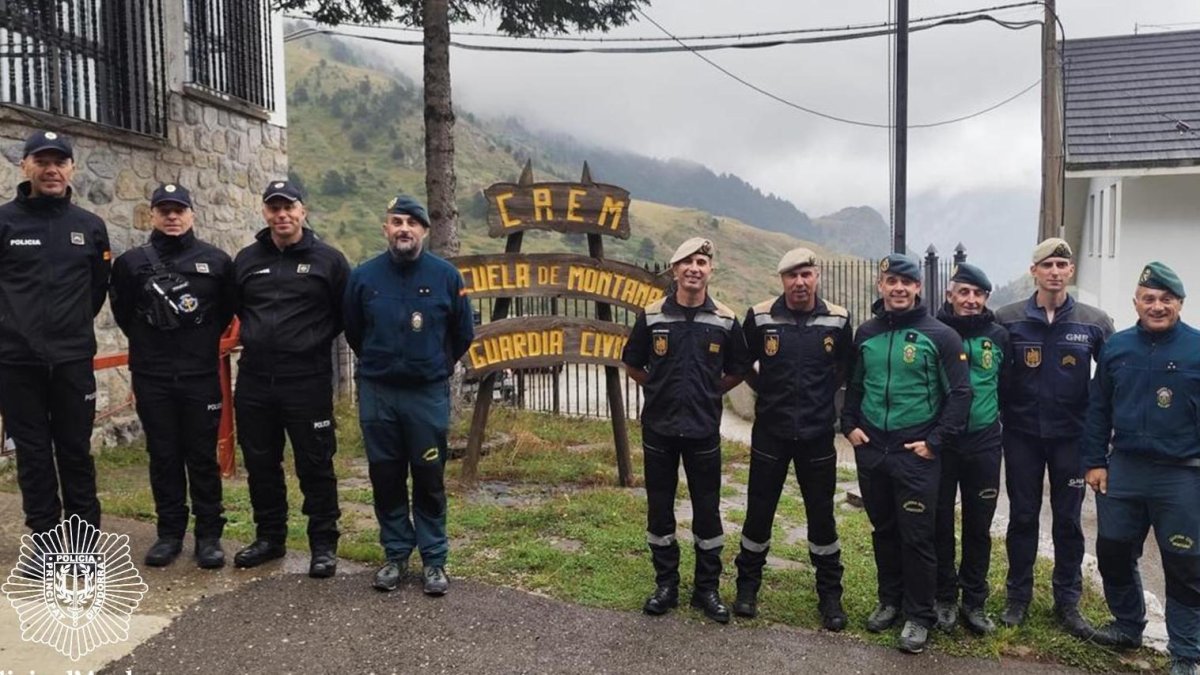 Els policies andorrans a l'escola de formació de la guàrdia civil a Jaca