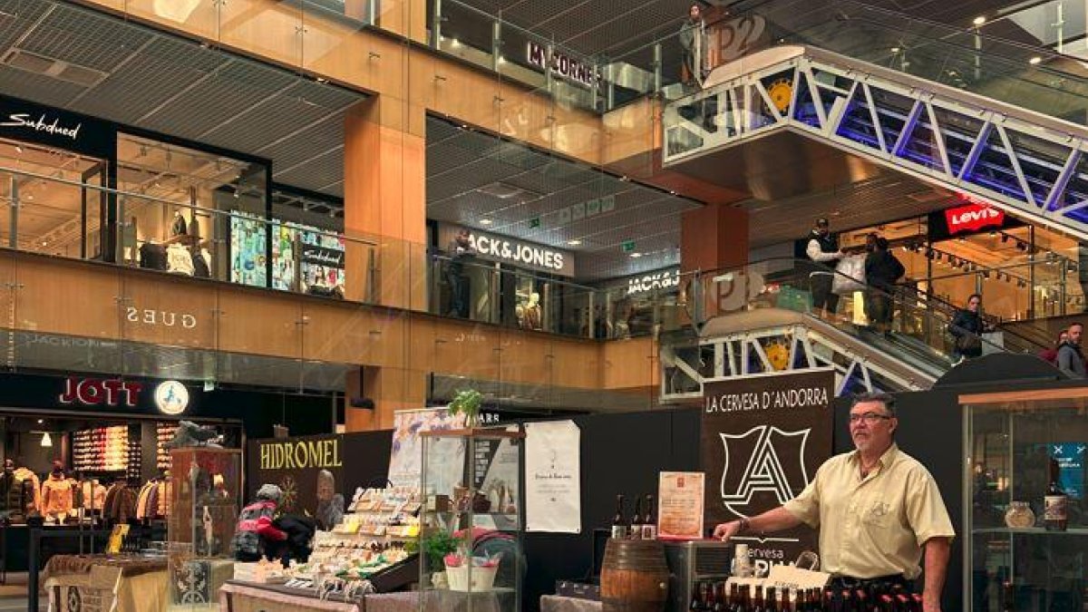 La mostra de productes agrícoles i artesans a l'Illa Carlemany