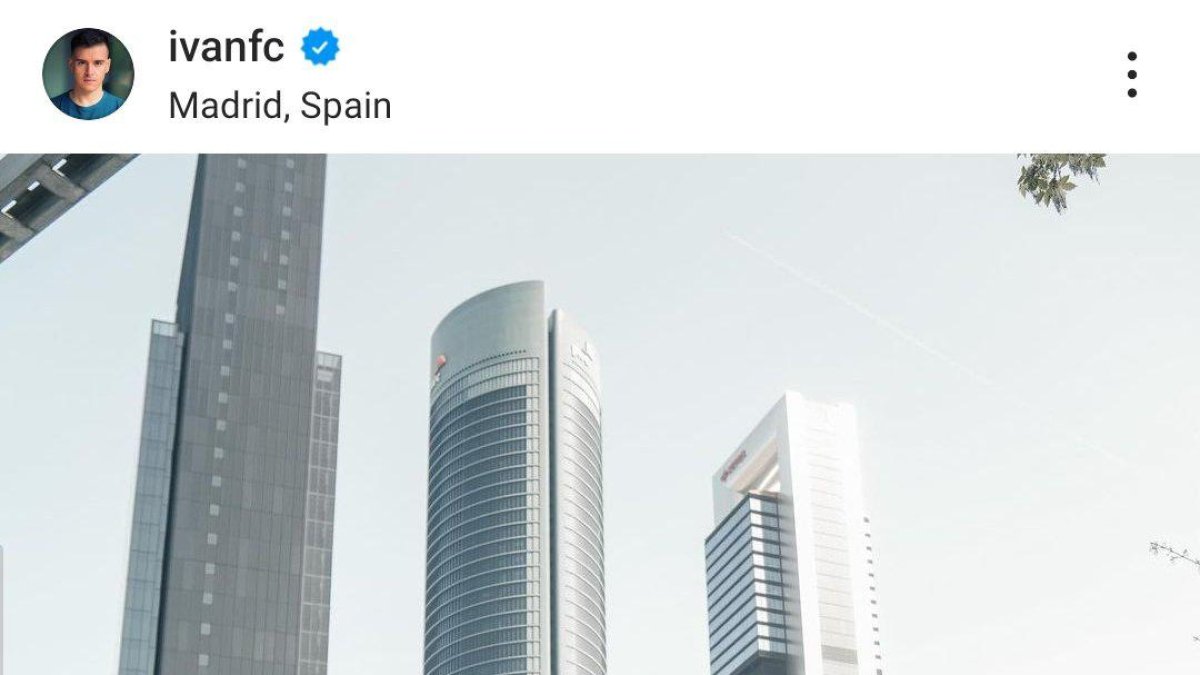 Fresneda amb el seu cotxe.