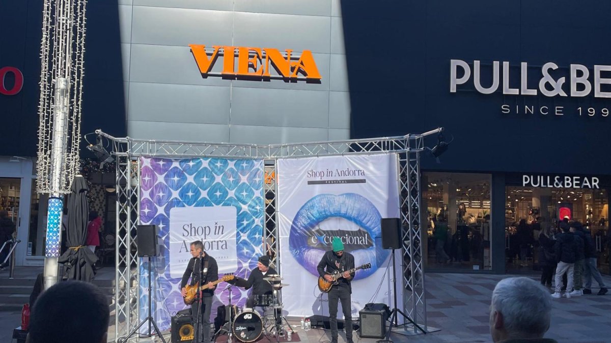 Un concert durant el Shop in Festival