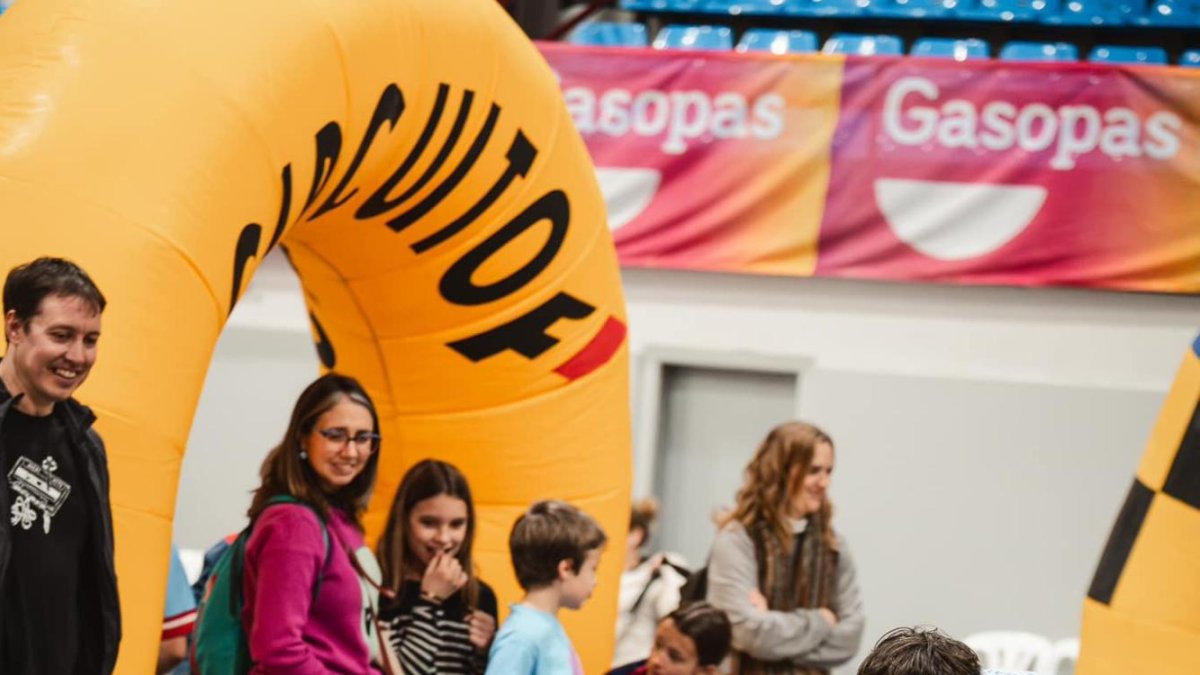 Alguns dels assistents al Saló de la Infància gaudint de les activitats