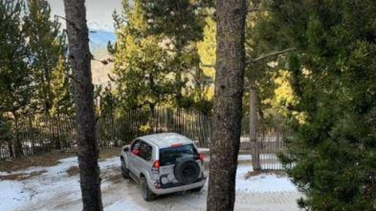 Un vehicle a l'interior de les pistes d'esquí de Naturland aquesta temporada